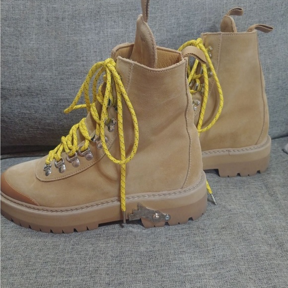 Off-White Hiking Boots - Picture 2 of 8